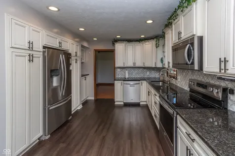 10304 Whispering Winds Drive Indianapolis IN 46234