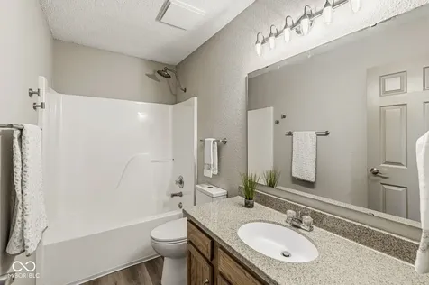 8236 Brambleberry Drive Indianapolis IN 46239