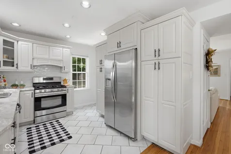 2428 Mcleay Drive Indianapolis IN 46220