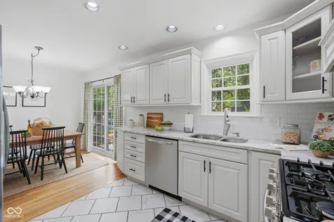2428 Mcleay Drive Indianapolis IN 46220