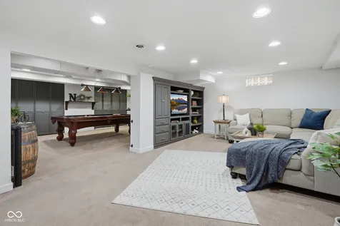 2428 Mcleay Drive Indianapolis IN 46220