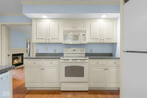 2712 Wildwood Place Columbus IN 47201