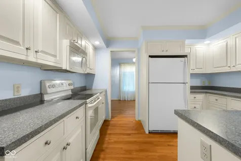 2712 Wildwood Place Columbus IN 47201