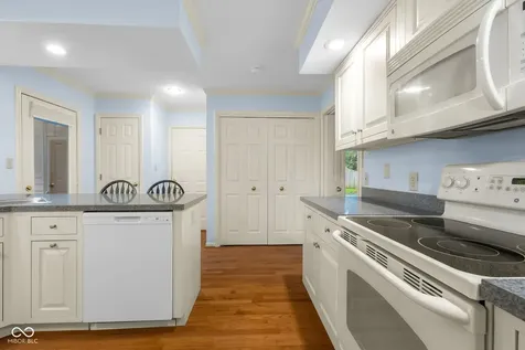 2712 Wildwood Place Columbus IN 47201