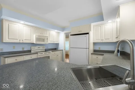 2712 Wildwood Place Columbus IN 47201