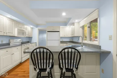 2712 Wildwood Place Columbus IN 47201