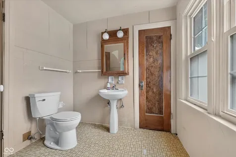 336 E 60th Street Indianapolis IN 46220