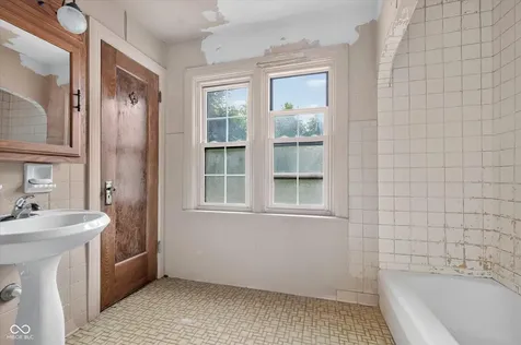 336 E 60th Street Indianapolis IN 46220