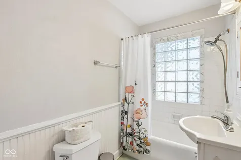 4833 Hinesley Avenue Indianapolis IN 46208