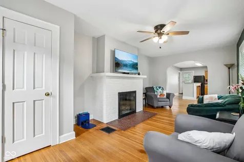 4833 Hinesley Avenue Indianapolis IN 46208