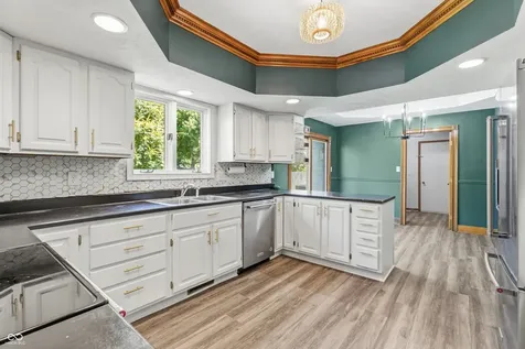 906 Hummingbird Lane Columbus IN 47203