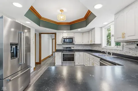 906 Hummingbird Lane Columbus IN 47203