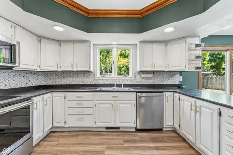 906 Hummingbird Lane Columbus IN 47203