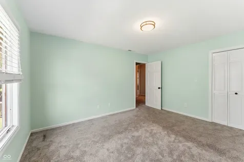 906 Hummingbird Lane Columbus IN 47203