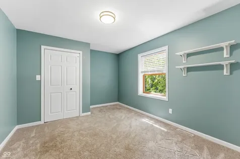 906 Hummingbird Lane Columbus IN 47203