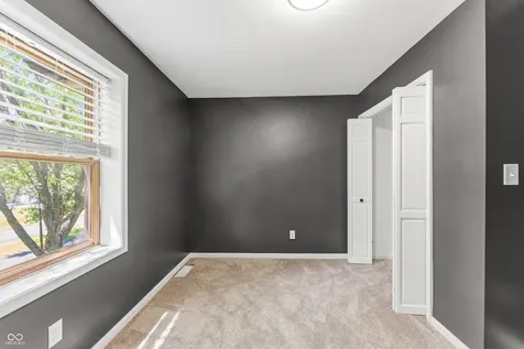 906 Hummingbird Lane Columbus IN 47203