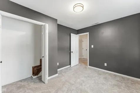 906 Hummingbird Lane Columbus IN 47203