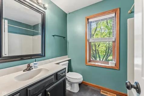906 Hummingbird Lane Columbus IN 47203