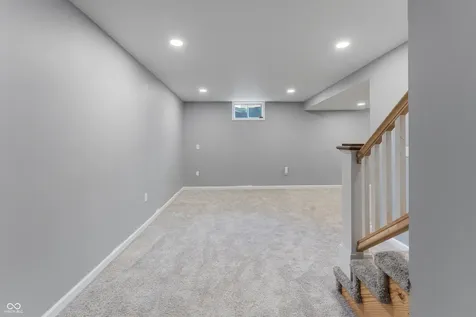 906 Hummingbird Lane Columbus IN 47203
