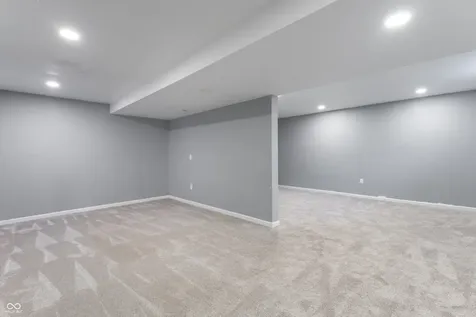 906 Hummingbird Lane Columbus IN 47203