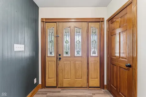 906 Hummingbird Lane Columbus IN 47203