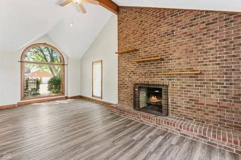 906 Hummingbird Lane Columbus IN 47203