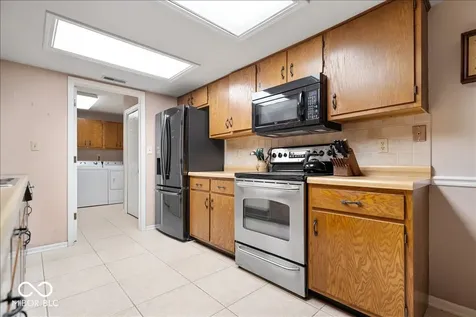 7438 Prairie Lake Drive Indianapolis IN 46256