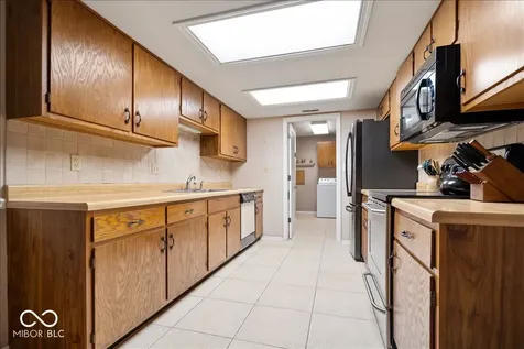7438 Prairie Lake Drive Indianapolis IN 46256