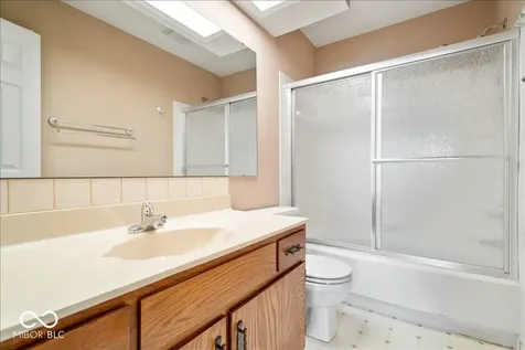 7438 Prairie Lake Drive Indianapolis IN 46256