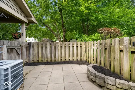 7438 Prairie Lake Drive Indianapolis IN 46256