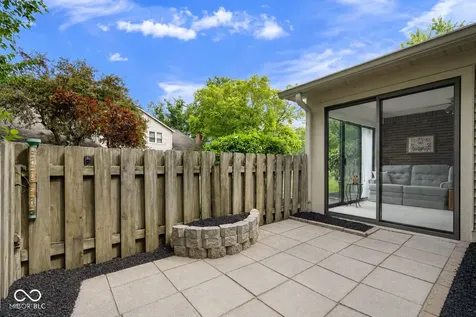 7438 Prairie Lake Drive Indianapolis IN 46256