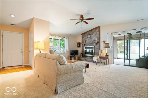 7438 Prairie Lake Drive Indianapolis IN 46256