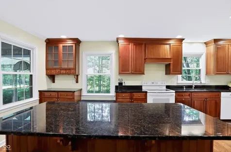 113 N White Horse Lane Fishers IN 46038