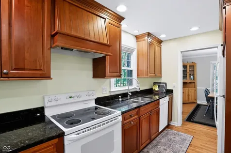 113 N White Horse Lane Fishers IN 46038