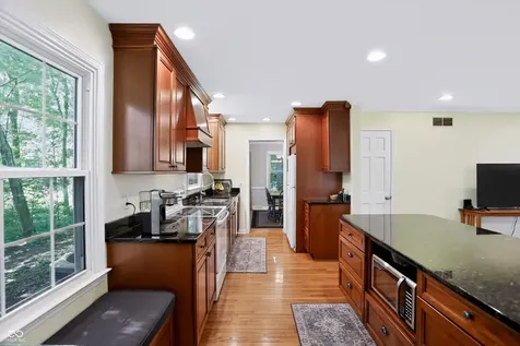 113 N White Horse Lane Fishers IN 46038