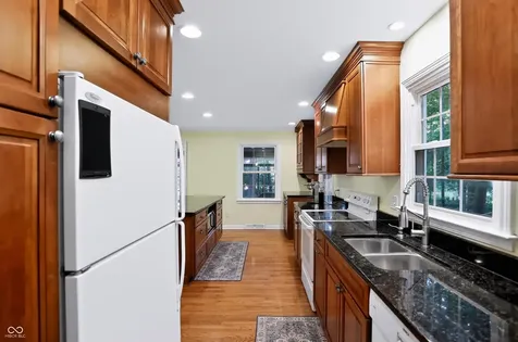 113 N White Horse Lane Fishers IN 46038