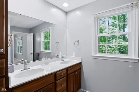 113 N White Horse Lane Fishers IN 46038