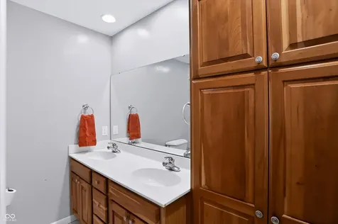 113 N White Horse Lane Fishers IN 46038