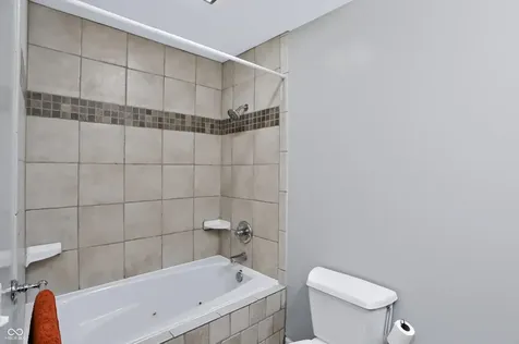 113 N White Horse Lane Fishers IN 46038