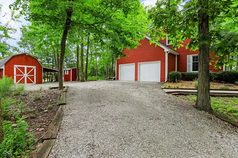 113 N White Horse Lane Fishers IN 46038