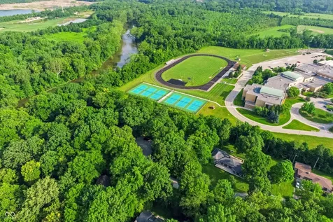 113 N White Horse Lane Fishers IN 46038