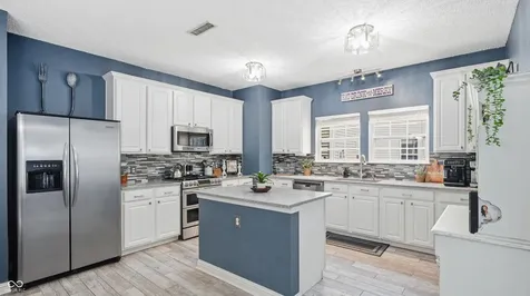 13387 Allegiance Drive Fishers IN 46037