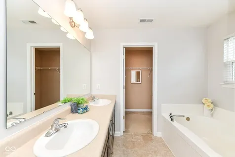 10573 Cobton Circle Noblesville IN 46060