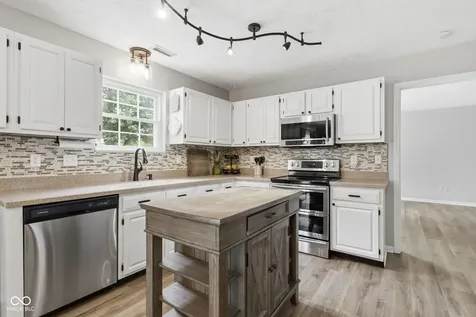 8252 Portside Avon IN 46123