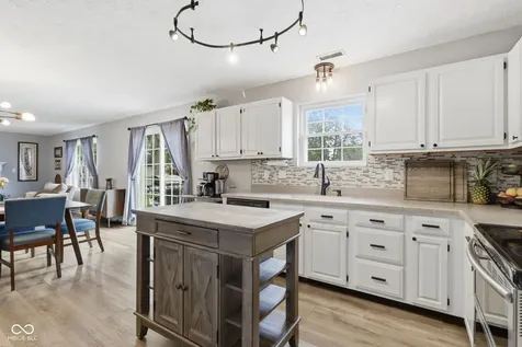 8252 Portside Avon IN 46123