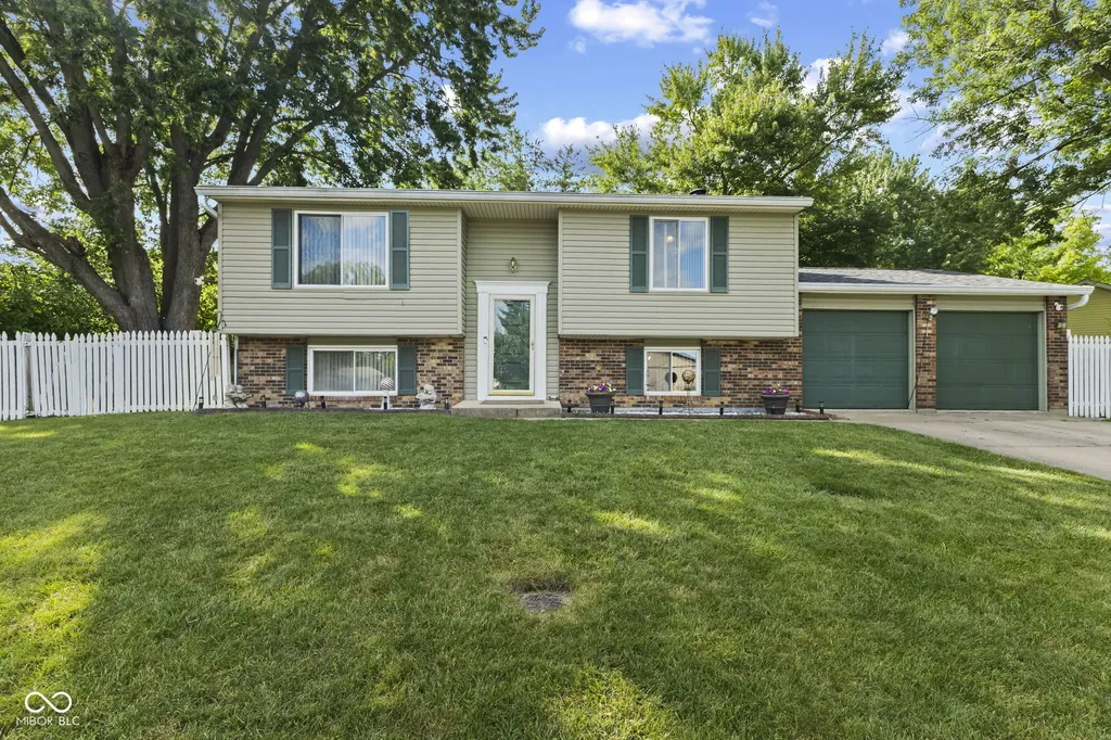 1217 Ridgepointe Drive Indianapolis IN 46234