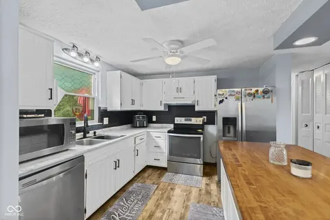 1217 Ridgepointe Drive Indianapolis IN 46234