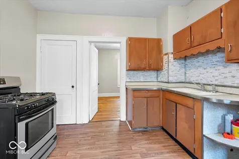 524 N Bradley Avenue Indianapolis IN 46201