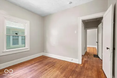 524 N Bradley Avenue Indianapolis IN 46201