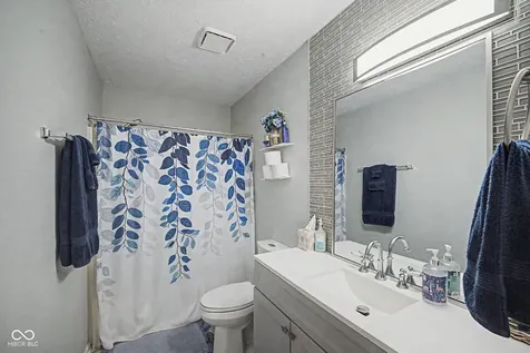 7244 Bradford Woods Way Indianapolis IN 46268